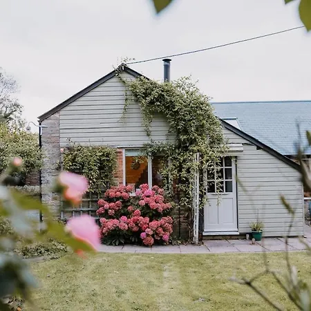 Rustic Private Cottage, Harker Healing Holidays Huntington